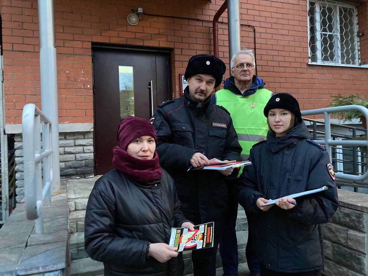 Полицейские и общественники Сыктывкара провели масштабную акцию «Жилой сектор»