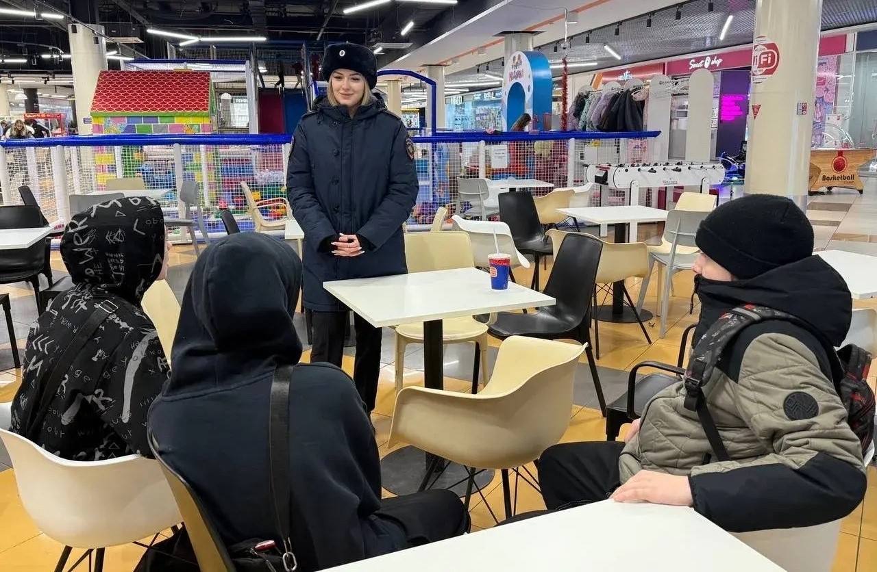 Полицейские и общественники Сыктывкара провели масштабную акцию «Жилой сектор» Полицейские и общественники Сыктывкара провели масштабную акцию «Жилой сектор»