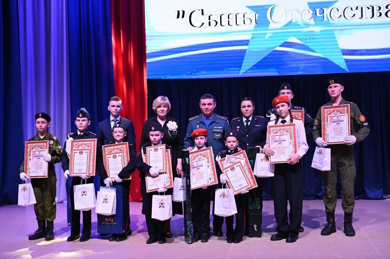 В Сыктывкаре прошел шестой фестиваль «Сыны Отечества» В Сыктывкаре прошел шестой фестиваль «Сыны Отечества»