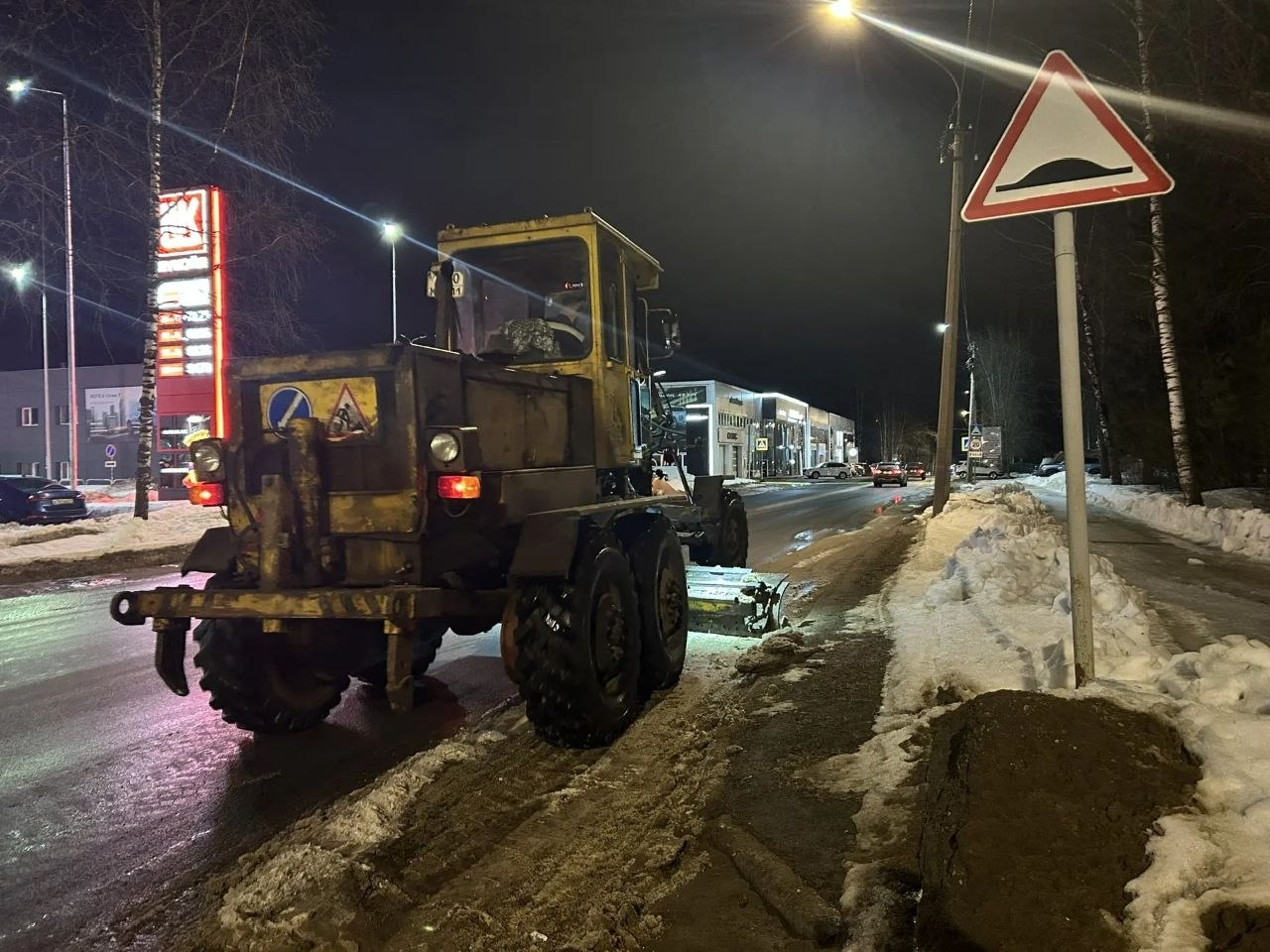 Максим Мартышин: Друзья, коммунальщики продолжают работать в круглосуточном режиме Максим Мартышин: Друзья, коммунальщики продолжают работать в круглосуточном режиме