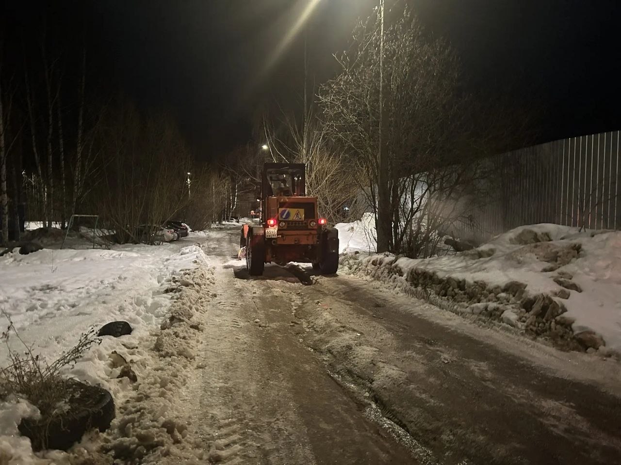 Максим Мартышин: Друзья, коммунальщики продолжают работать в круглосуточном режиме Максим Мартышин: Друзья, коммунальщики продолжают работать в круглосуточном режиме