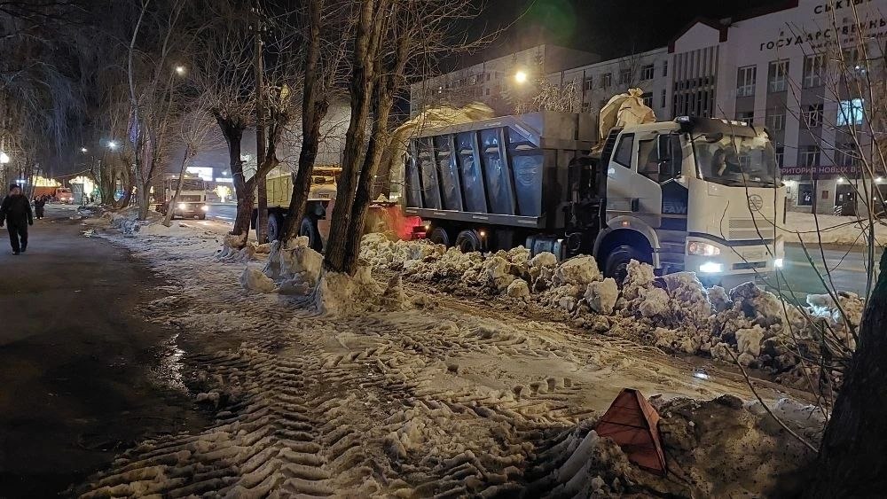 Максим Мартышин: Друзья, коммунальщики продолжают работать в круглосуточном режиме Максим Мартышин: Друзья, коммунальщики продолжают работать в круглосуточном режиме