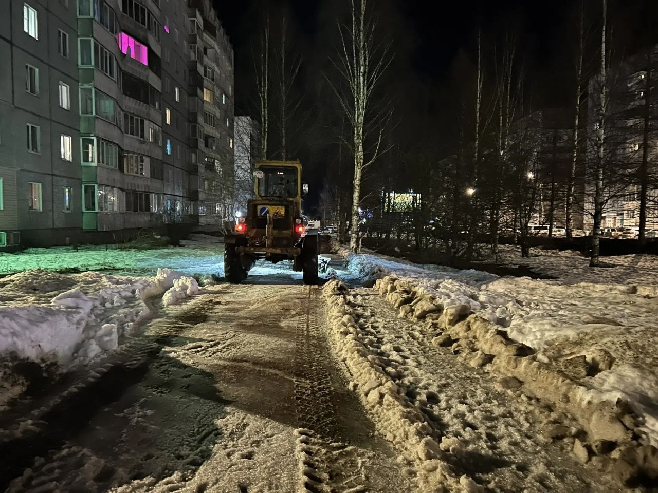 Максим Мартышин: Друзья, коммунальщики продолжают работать в круглосуточном режиме Максим Мартышин: Друзья, коммунальщики продолжают работать в круглосуточном режиме