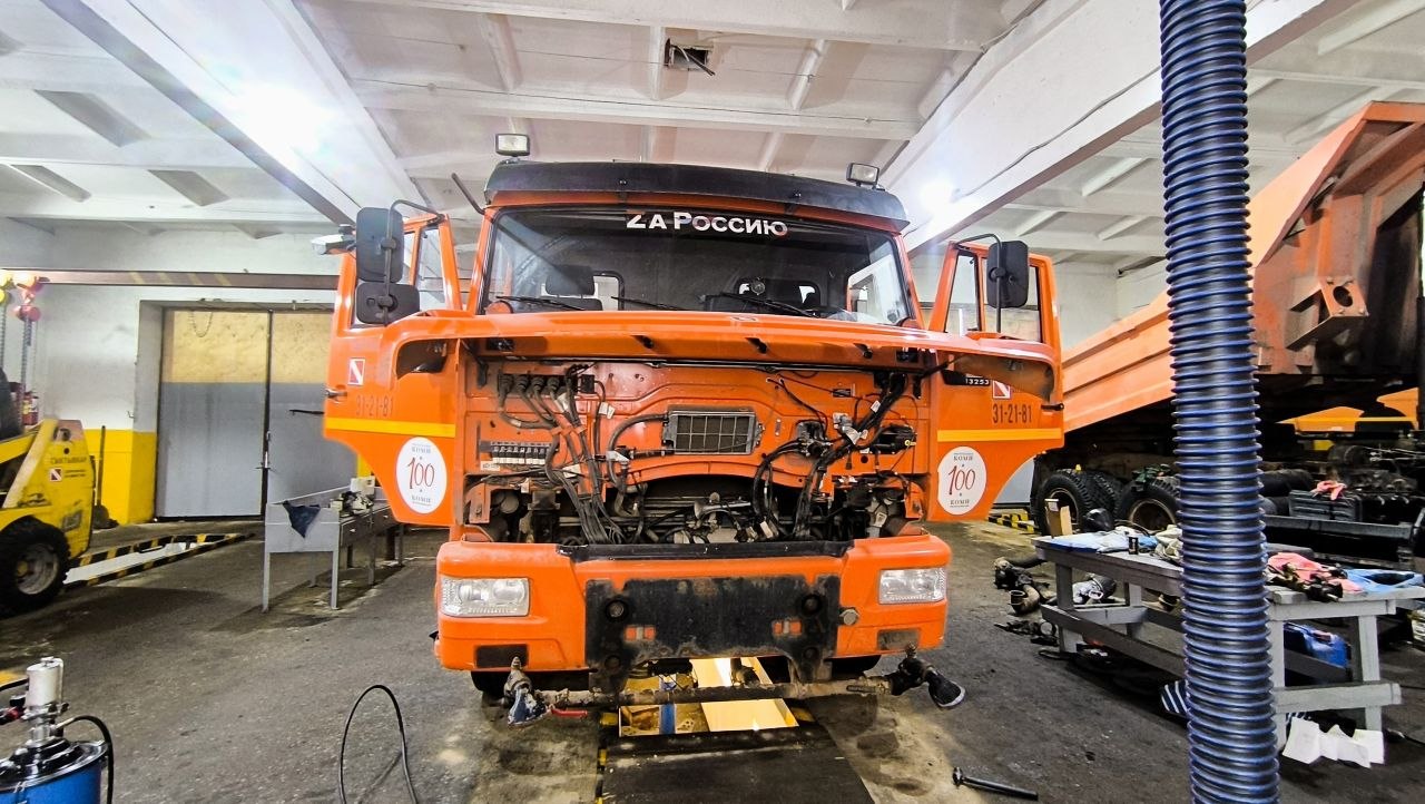 Максим Мартышин: Друзья, коммунальщики продолжают работать в круглосуточном режиме Максим Мартышин: Друзья, коммунальщики продолжают работать в круглосуточном режиме