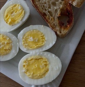 Секреты здоровых волос: 5 продуктов, которые стоит добавить в ваш рацион