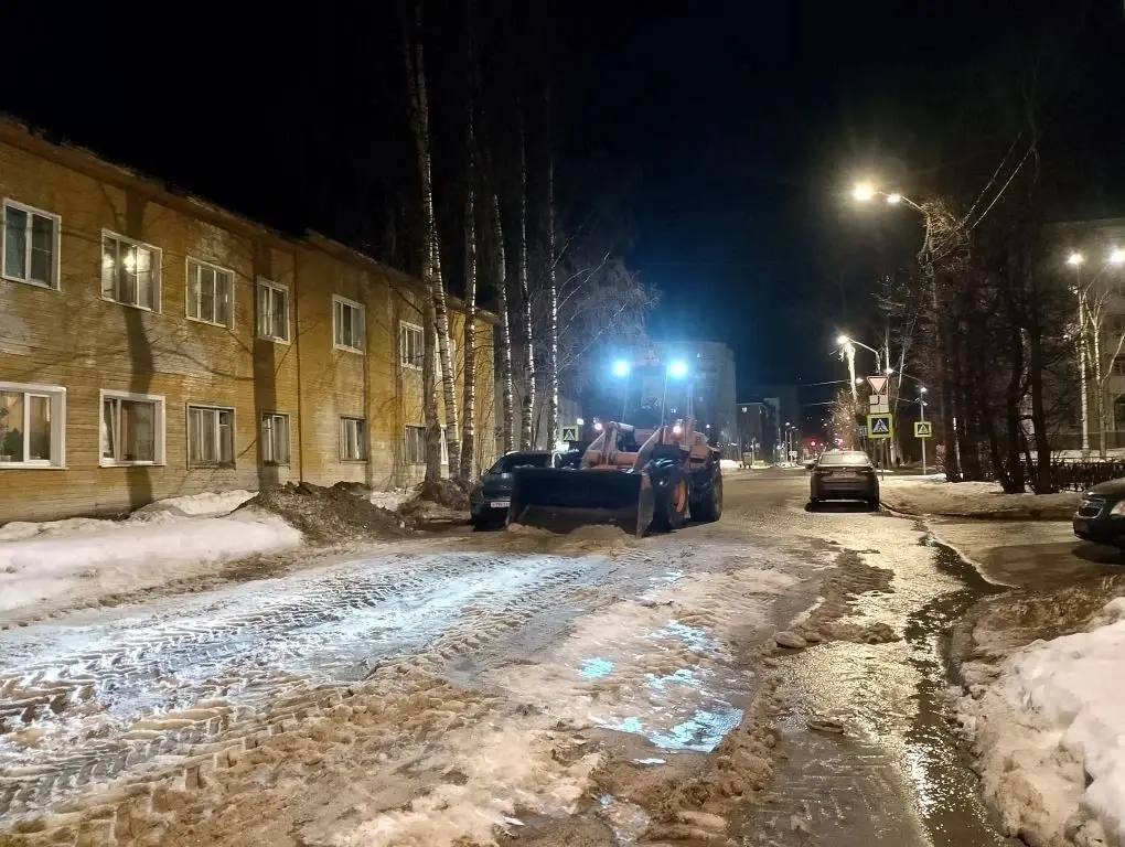 Максим Мартышин: Выходные для наших дорожников выдались понастоящему активные - пока город отдыхал, коммунальные службы продолжали наводить порядок Максим Мартышин: Выходные для наших дорожников выдались понастоящему активные - пока город отдыхал, коммунальные службы продолжали наводить порядок