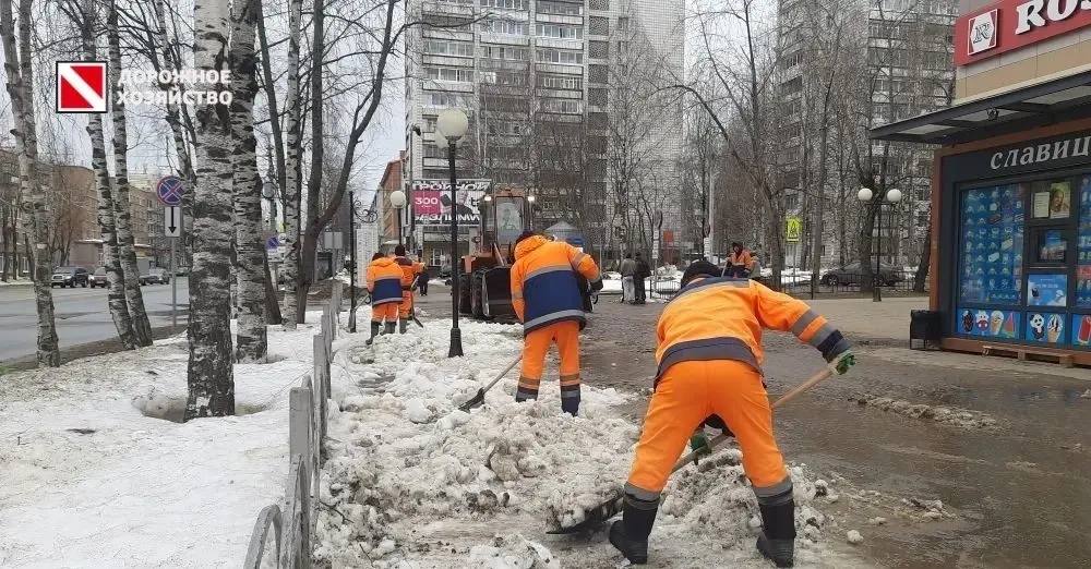 Максим Мартышин: Выходные для наших дорожников выдались понастоящему активные - пока город отдыхал, коммунальные службы продолжали наводить порядок Максим Мартышин: Выходные для наших дорожников выдались понастоящему активные - пока город отдыхал, коммунальные службы продолжали наводить порядок