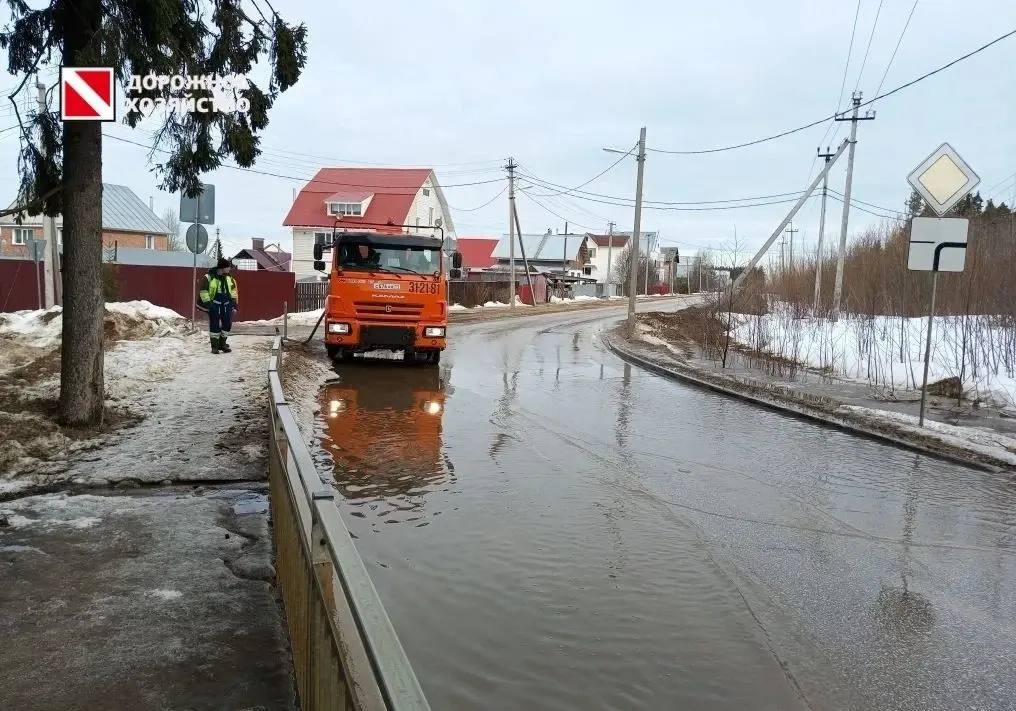 Максим Мартышин: Выходные для наших дорожников выдались понастоящему активные - пока город отдыхал, коммунальные службы продолжали наводить порядок Максим Мартышин: Выходные для наших дорожников выдались понастоящему активные - пока город отдыхал, коммунальные службы продолжали наводить порядок
