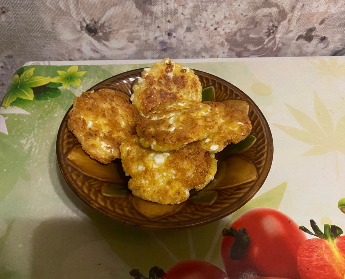 Ленивые пирожки с яйцом и сыром: идеальный перекус за 40 минут