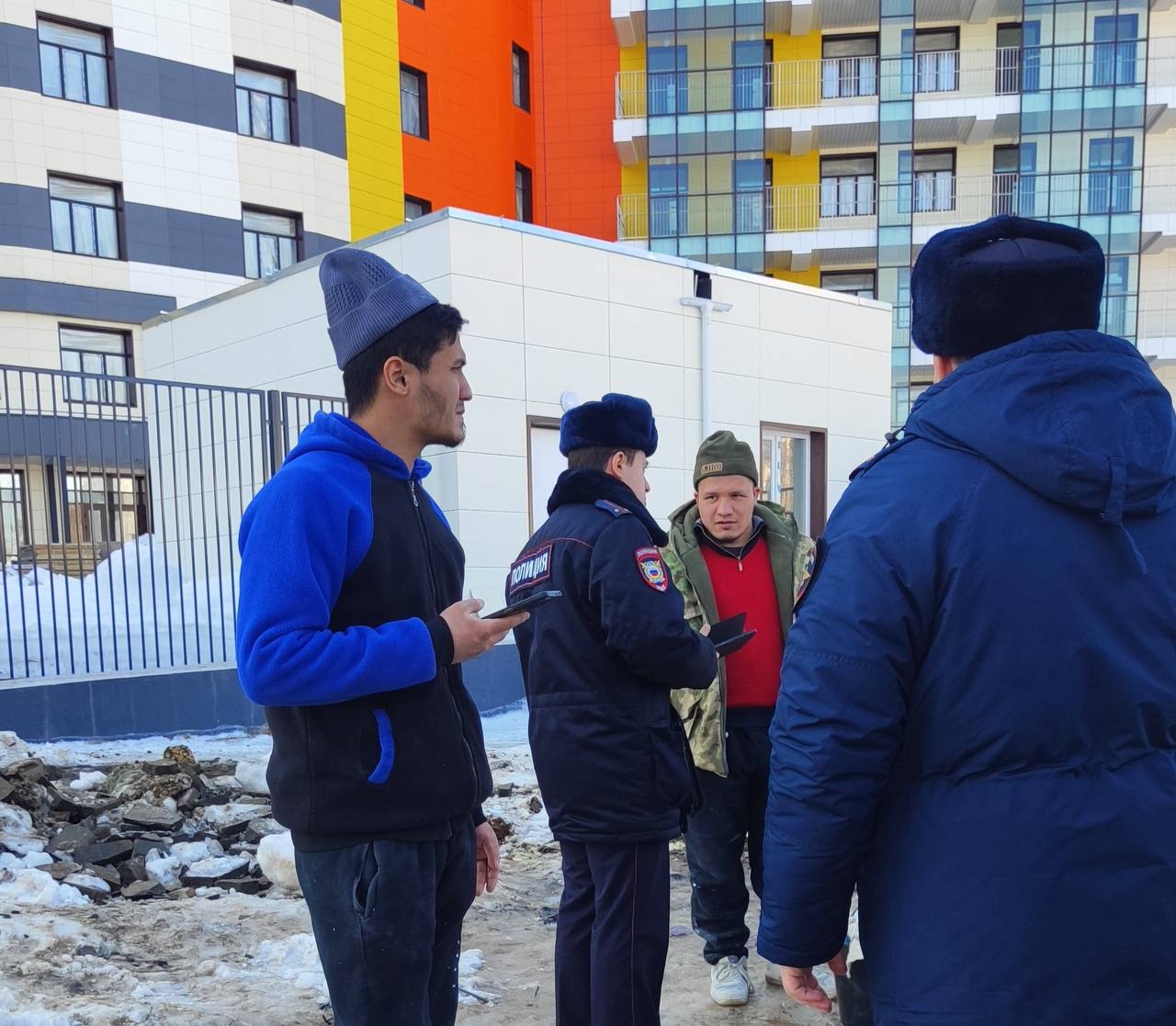 Полиция Коми во время рейдовых мероприятий выявила 55 нарушений законодательства в сфере миграции Полиция Коми во время рейдовых мероприятий выявила 55 нарушений законодательства в сфере миграции