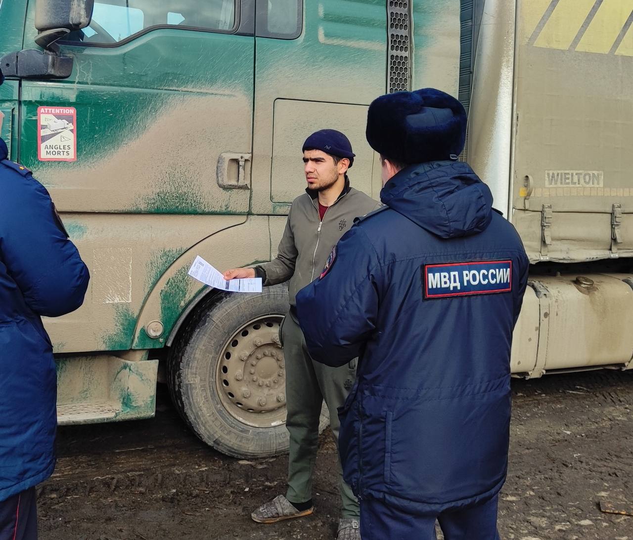 Полиция Коми во время рейдовых мероприятий выявила 55 нарушений законодательства в сфере миграции Полиция Коми во время рейдовых мероприятий выявила 55 нарушений законодательства в сфере миграции