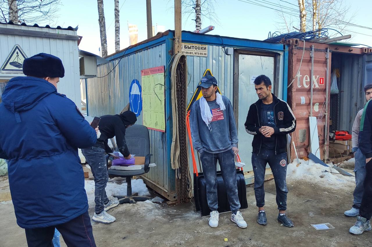 Полиция Коми во время рейдовых мероприятий выявила 55 нарушений законодательства в сфере миграции Полиция Коми во время рейдовых мероприятий выявила 55 нарушений законодательства в сфере миграции