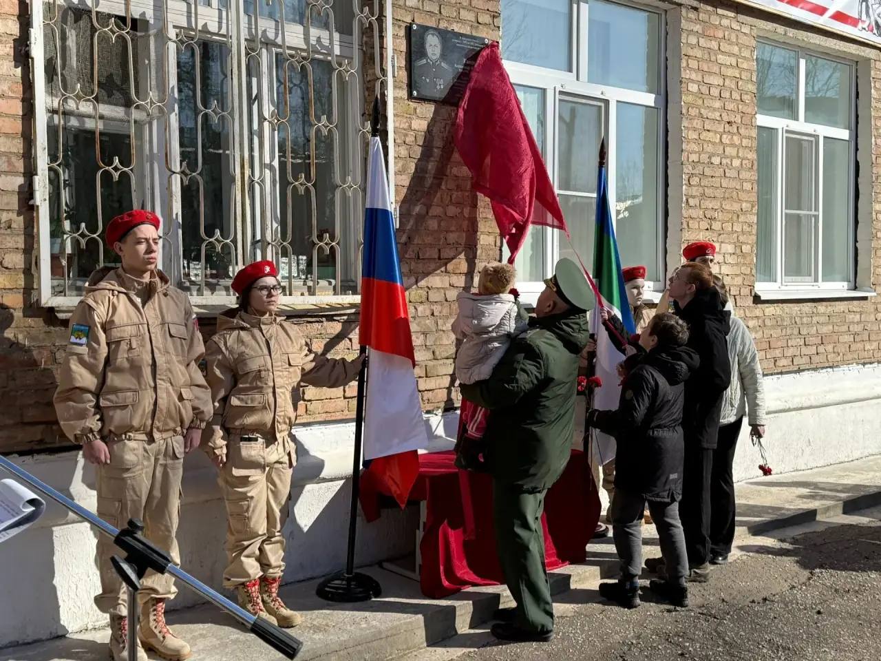 Максим Мартышин: На фасаде Русской гимназии появилась мемориальная доска, посвященная Александру Каневу, участнику специальной военной операции Максим Мартышин: На фасаде Русской гимназии появилась мемориальная доска, посвященная Александру Каневу, участнику специальной военной операции