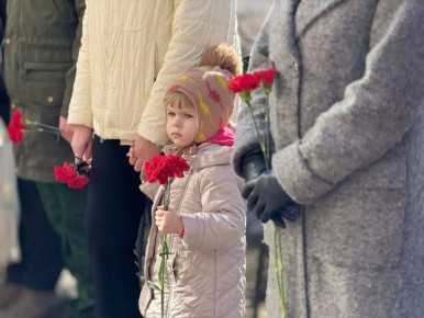 Максим Мартышин: На фасаде Русской гимназии появилась мемориальная доска, посвященная Александру Каневу, участнику специальной военной операции