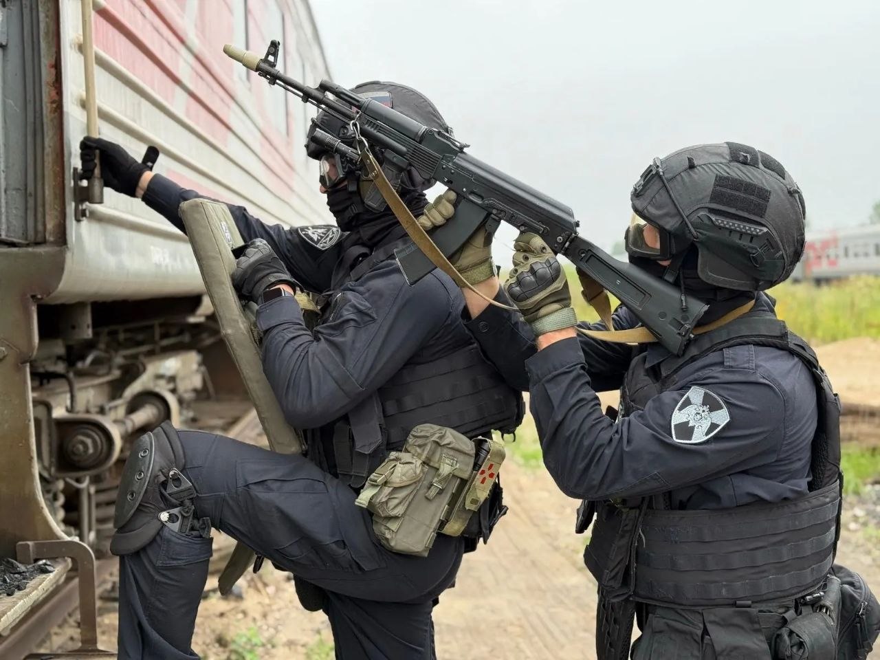 Ростислав Гольдштейн: Поздравляю личный состав и ветеранов Управления Росгвардии по Республике Коми с профессиональным праздником! Ростислав Гольдштейн: Поздравляю личный состав и ветеранов Управления Росгвардии по Республике Коми с профессиональным праздником!