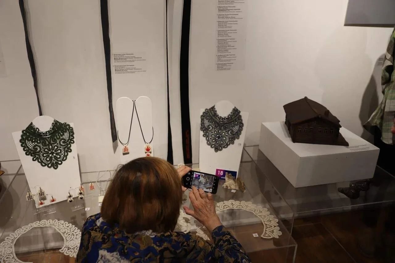 Ростислав Гольдштейн: В Национальной галерее Республики Коми открылась выставка «Мастер года – 2025» Ростислав Гольдштейн: В Национальной галерее Республики Коми открылась выставка «Мастер года – 2025»