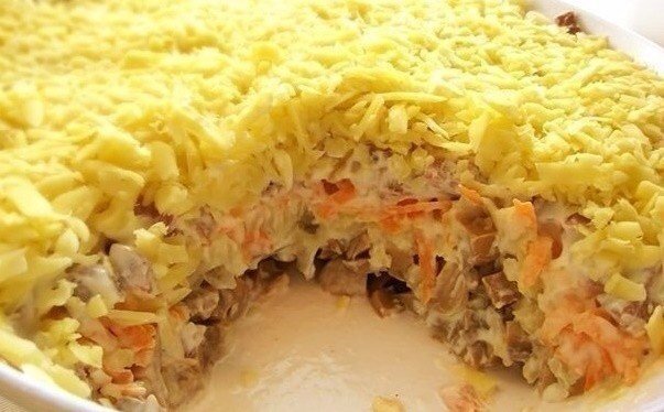 Изысканный слоёный салат с грибами для настоящих гурманов