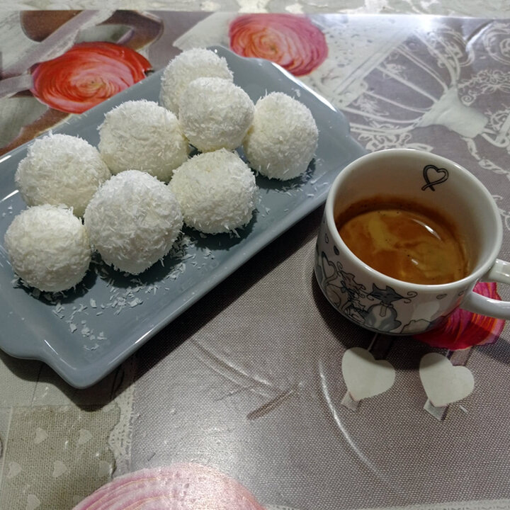 Сырные шарики с кокосовой стружкой: быстрый и вкусный десерт