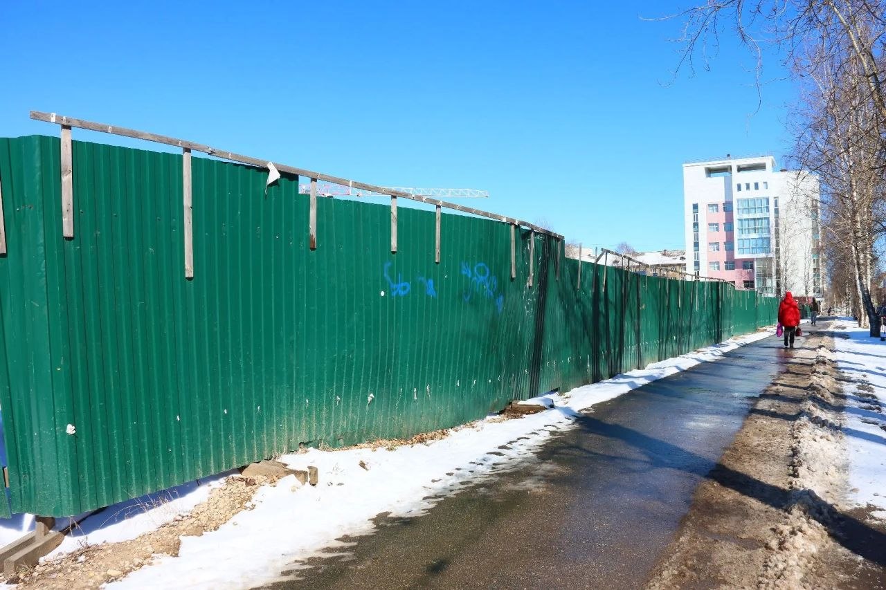 Максим Мартышин: Друзья, многие спрашивают: что с недостроем на улице Куратова, рядом со стадионом? Тот самый долгострой «Куратов», который портит облик центра города и создает риски для безопасности Максим Мартышин: Друзья, многие спрашивают: что с недостроем на улице Куратова, рядом со стадионом? Тот самый долгострой «Куратов», который портит облик центра города и создает риски для безопасности