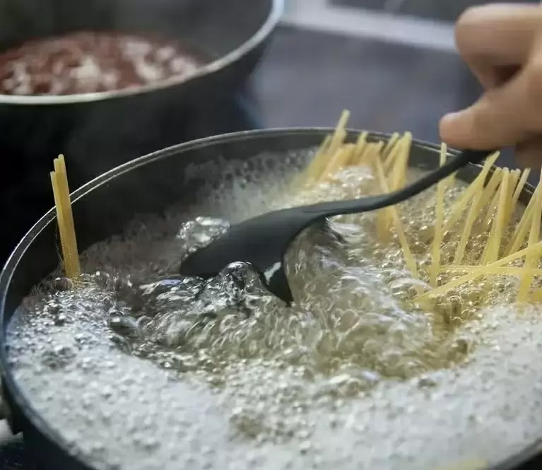 Переваренные макароны: кулинарная катастрофа или модный тренд?