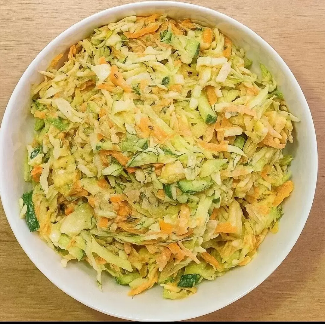 Овощной салат с фантастической заправкой: полезный вкус на каждый день