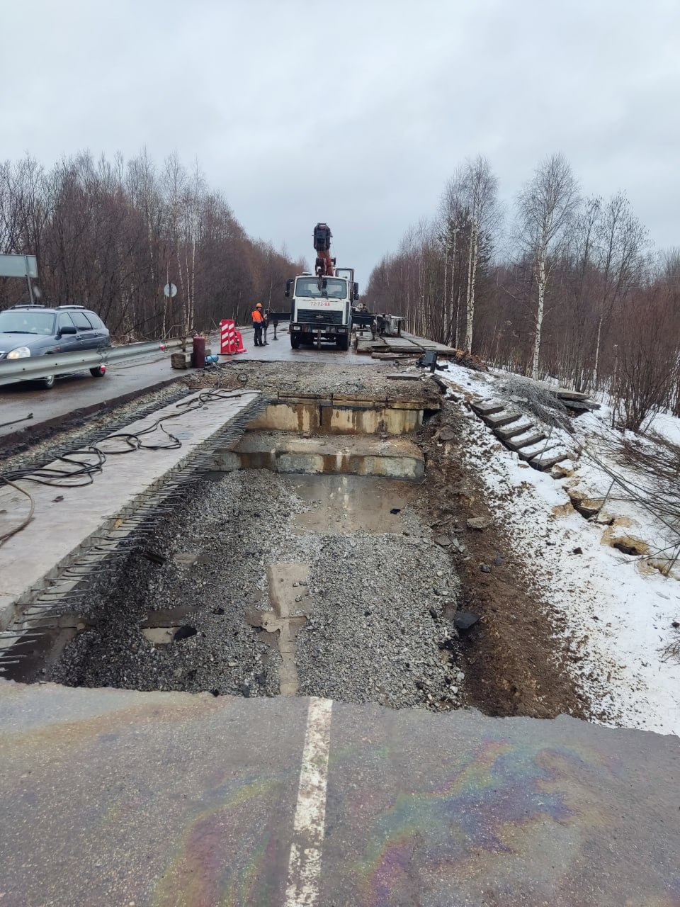 В Усть-Куломском районе продолжаются работы по ремонту моста через реку Кулом-Ю