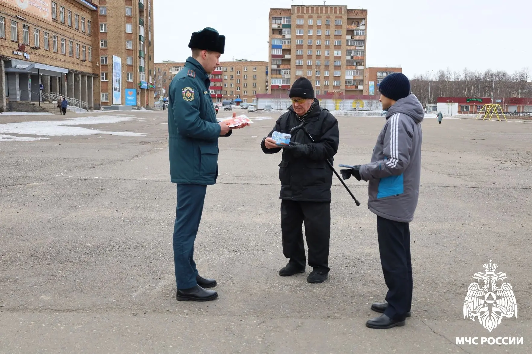 Совместно о безопасности. Сотрудники МЧС России, совместно с администрацией муниципального округа Инта и рыбоохранной организацией напомнили гражданам основные правила безопасности на водных объектах: не выходи на весенний... Совместно о безопасности. Сотрудники МЧС России, совместно с администрацией муниципального округа Инта и рыбоохранной организацией напомнили гражданам основные правила безопасности на водных объектах: не выходи на весенний...