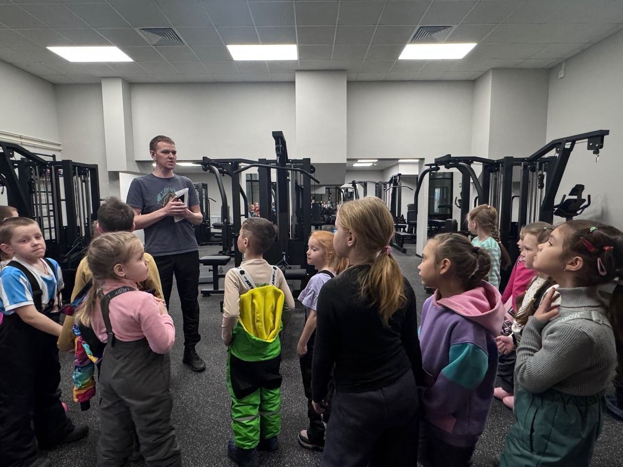 Максим Мартышин: Знаете, что общего между древним охотником и современным спортсменом? Лыжи! И воспитанники детского сада №99 теперь знают это точно Максим Мартышин: Знаете, что общего между древним охотником и современным спортсменом? Лыжи! И воспитанники детского сада №99 теперь знают это точно