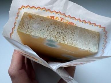 Тулячка пожаловалась на плесень в пармезане от «Магнит»