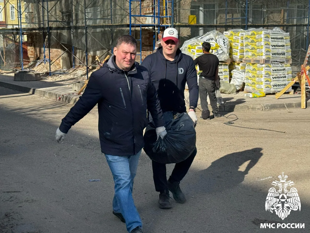 Сегодня в Главном управлении МЧС России по Республике Коми был организован и проведён традиционный субботник Сегодня в Главном управлении МЧС России по Республике Коми был организован и проведён традиционный субботник