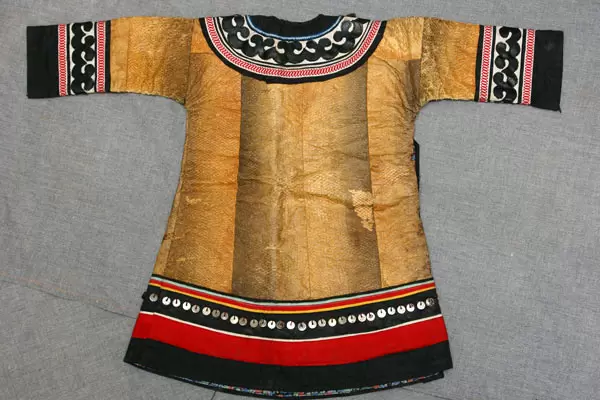 Рыбья кожа вместо ткани: как нивхи шили водостойкую одежду и что в ней удивительного