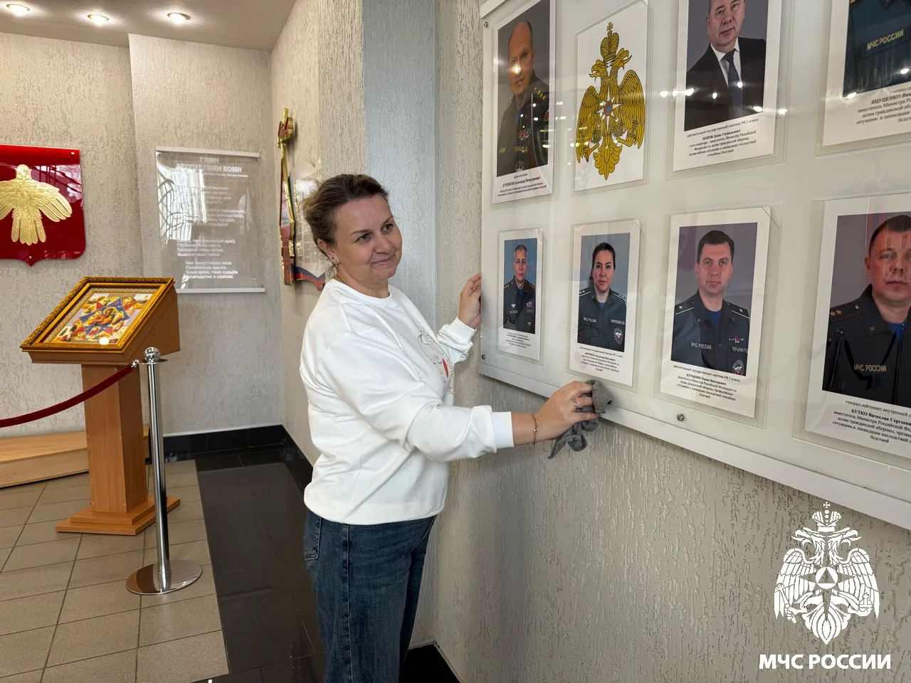 Сегодня в Главном управлении МЧС России по Республике Коми был организован и проведён традиционный субботник Сегодня в Главном управлении МЧС России по Республике Коми был организован и проведён традиционный субботник