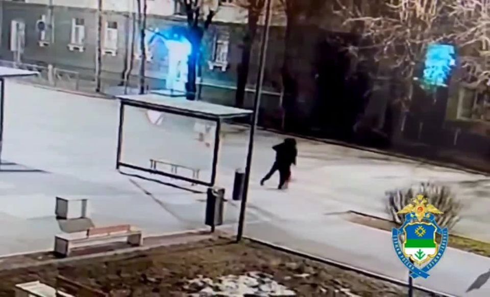 Полицейские Сыктывкара установили подростка, причастного к повреждению остановочного павильона