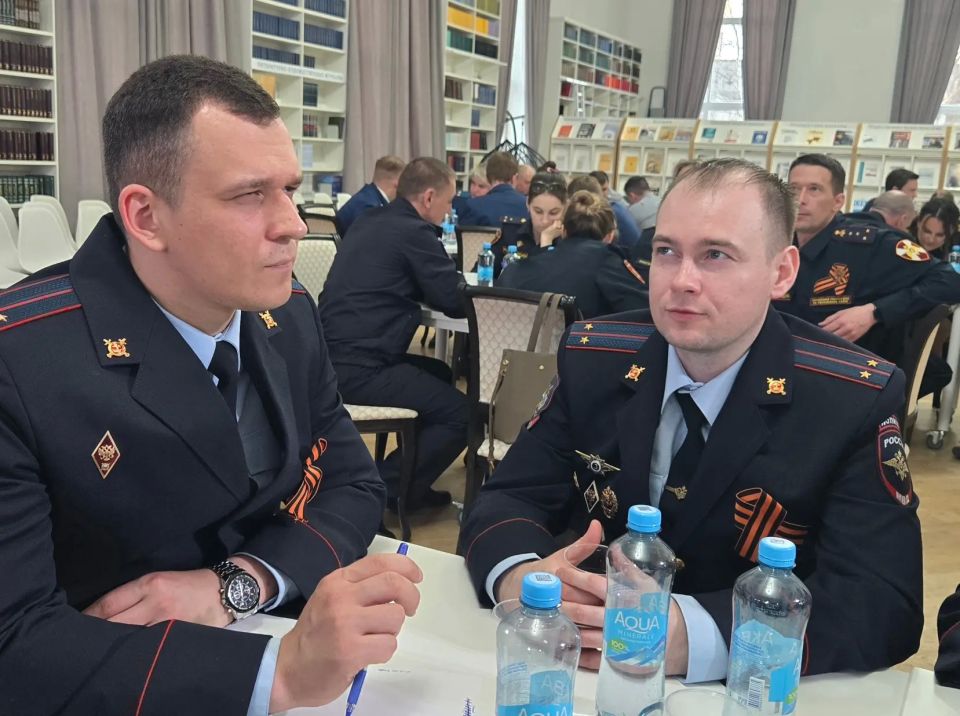 Полицейские Коми заняли призовое место в командной интеллектуальной игре на военно-патриотическую тематику Полицейские Коми заняли призовое место в командной интеллектуальной игре на военно-патриотическую тематику