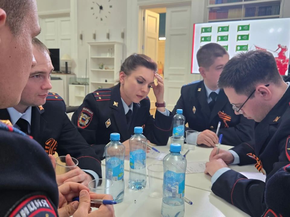 Полицейские Коми заняли призовое место в командной интеллектуальной игре на военно-патриотическую тематику Полицейские Коми заняли призовое место в командной интеллектуальной игре на военно-патриотическую тематику
