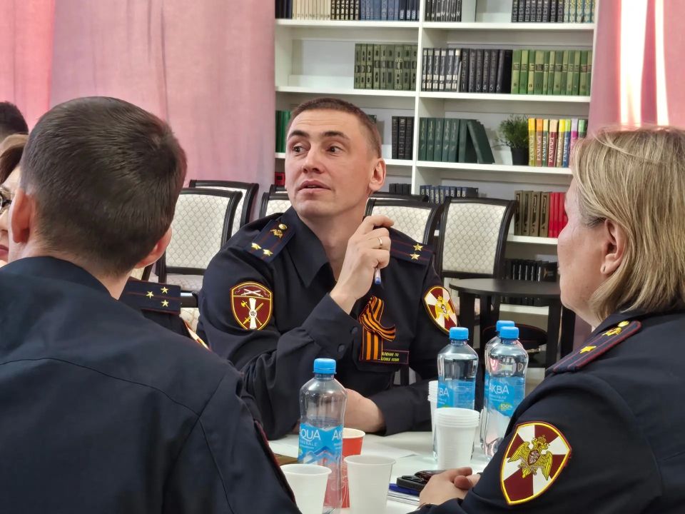 Полицейские Коми заняли призовое место в командной интеллектуальной игре на военно-патриотическую тематику Полицейские Коми заняли призовое место в командной интеллектуальной игре на военно-патриотическую тематику