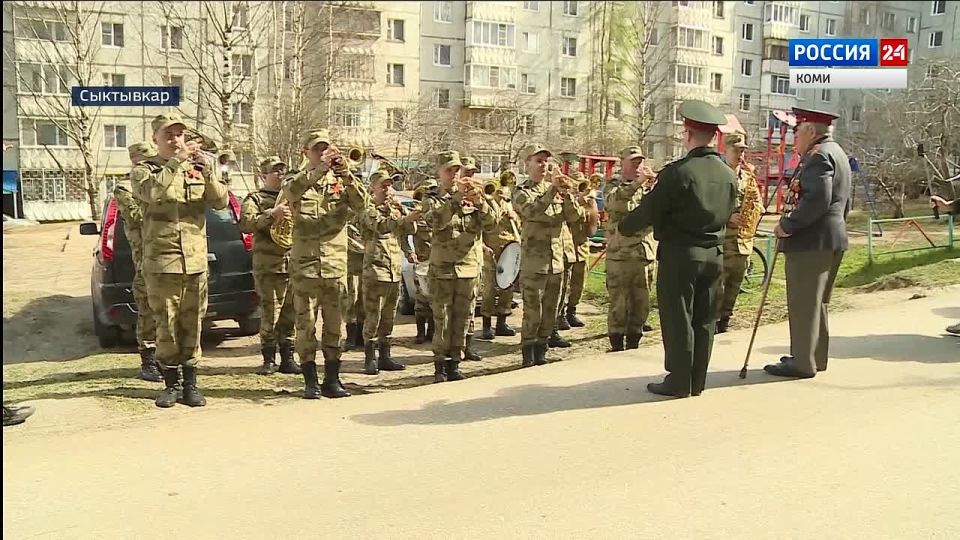 Сотрудники Росвардии Коми накануне 9 мая поздравили своего ветерана Вячеслава Алексеевича Истомина