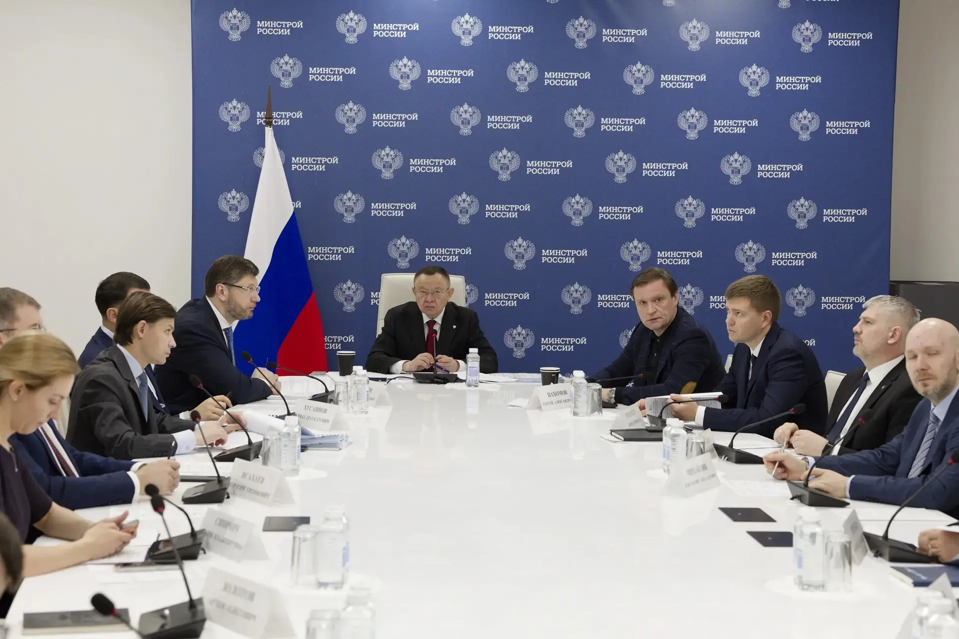 Глава Минстроя России Ирек Файзуллин провел еженедельное совещание с регионами и главными распорядителями бюджетных средств (ГРБС) Глава Минстроя России Ирек Файзуллин провел еженедельное совещание с регионами и главными распорядителями бюджетных средств (ГРБС)