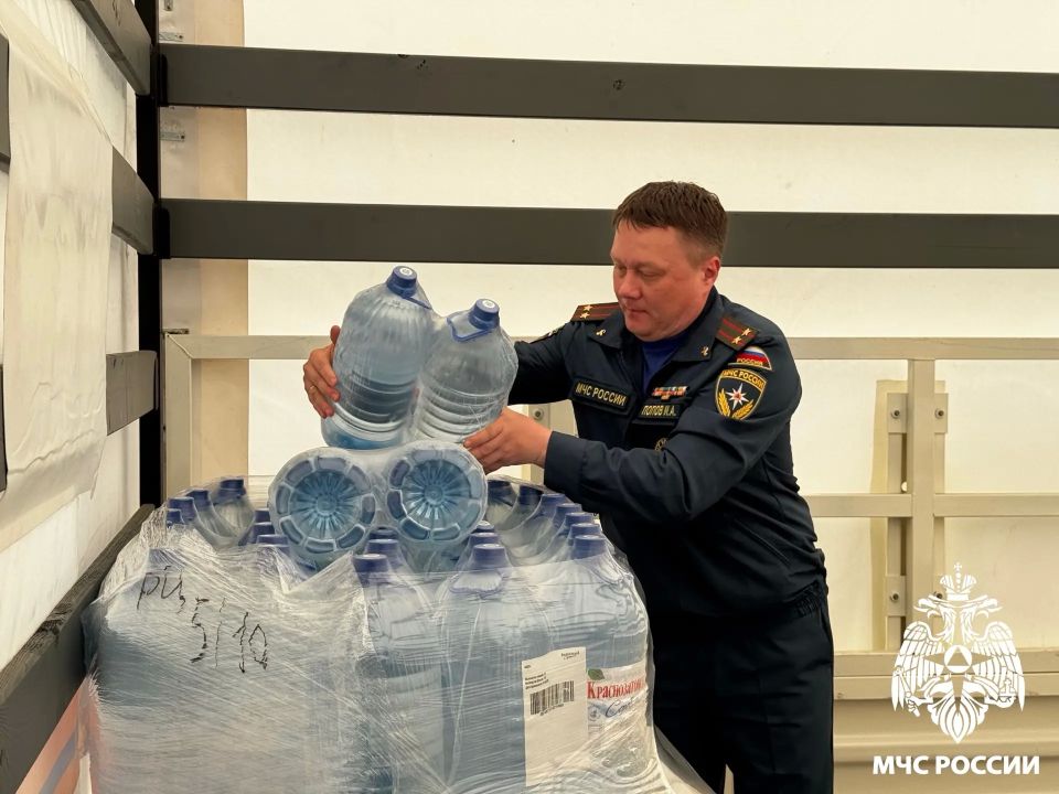 Мы вместе. Главное управление МЧС России по Республике Коми и Правительство региона отправили очередную партию гуманитарной помощи Мы вместе. Главное управление МЧС России по Республике Коми и Правительство региона отправили очередную партию гуманитарной помощи