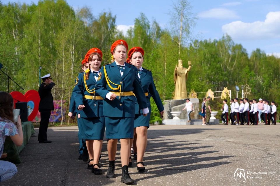 Воспитанники детских садов и учащиеся младших классов сыктывкарских школ приняли участие в XXI Республиканском военно-патриотическом Троицком слёте «Служу Отечеству» Воспитанники детских садов и учащиеся младших классов сыктывкарских школ приняли участие в XXI Республиканском военно-патриотическом Троицком слёте «Служу Отечеству»