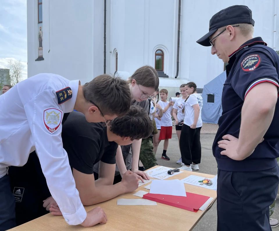Полицейские Коми приняли участие в XXI Республиканском военно-патриотическом слете «Служу Отечеству» Полицейские Коми приняли участие в XXI Республиканском военно-патриотическом слете «Служу Отечеству»