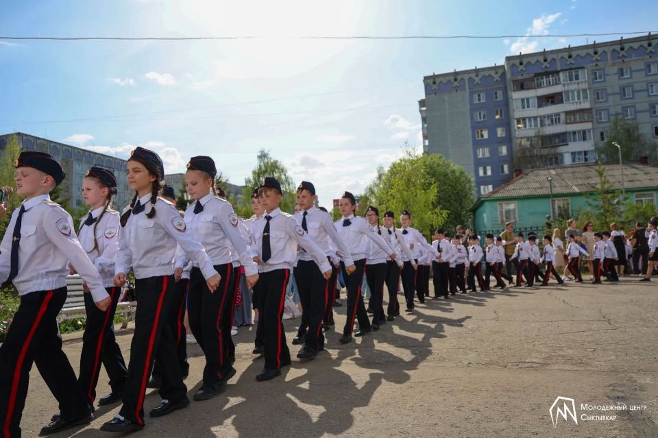 Воспитанники детских садов и учащиеся младших классов сыктывкарских школ приняли участие в XXI Республиканском военно-патриотическом Троицком слёте «Служу Отечеству» Воспитанники детских садов и учащиеся младших классов сыктывкарских школ приняли участие в XXI Республиканском военно-патриотическом Троицком слёте «Служу Отечеству»