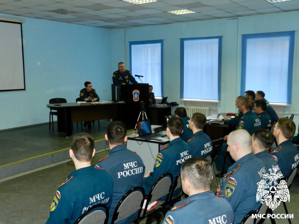 Укрепили знания. В Ухте прошли занятия для оперативного начальствующего состава аппарата Главного управления МЧС России по Республике Коми Укрепили знания. В Ухте прошли занятия для оперативного начальствующего состава аппарата Главного управления МЧС России по Республике Коми