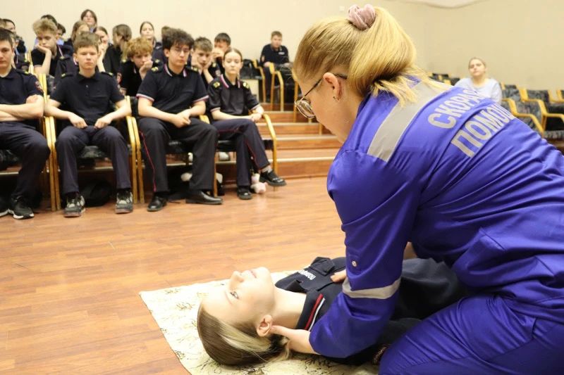 В Воркуте общественник организовал для полицейских кадет мастер-класс по оказанию первой помощи В Воркуте общественник организовал для полицейских кадет мастер-класс по оказанию первой помощи
