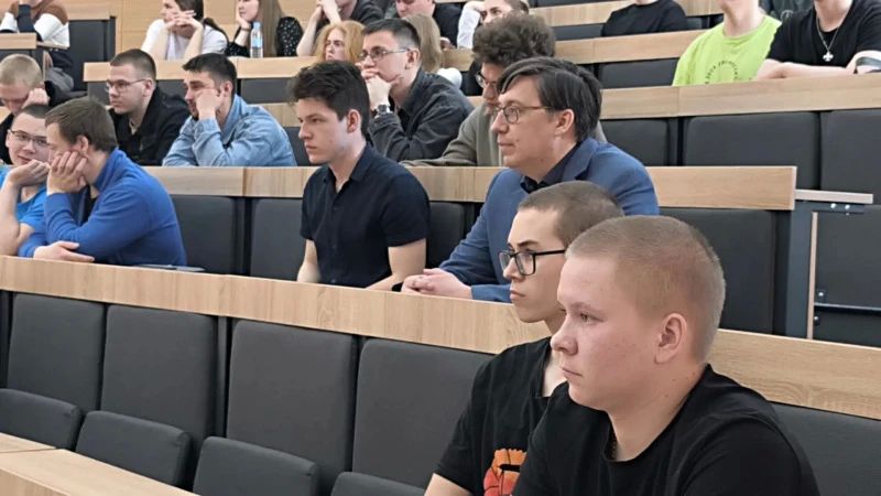 В Сыктывкарском лесном институте прошла очередная профилактическая встреча с участием полицейского и общественника В Сыктывкарском лесном институте прошла очередная профилактическая встреча с участием полицейского и общественника