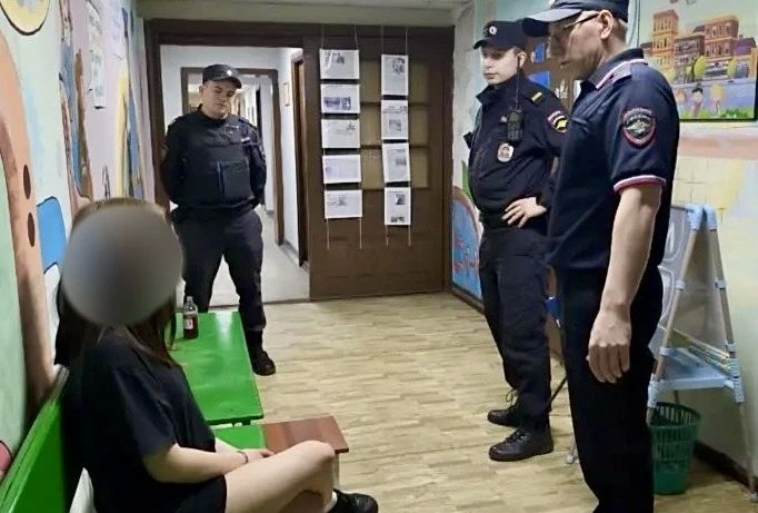 В Сыктывкаре полицейские провели профилактический рейд в местах массового скопления молодежи В Сыктывкаре полицейские провели профилактический рейд в местах массового скопления молодежи