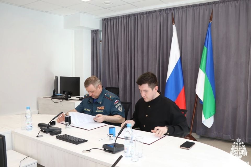 Новый этап взаимодействия. Главное управление МЧС России по Республике Коми и Министерство молодежной политики заключили соглашение о сотрудничестве Новый этап взаимодействия. Главное управление МЧС России по Республике Коми и Министерство молодежной политики заключили соглашение о сотрудничестве