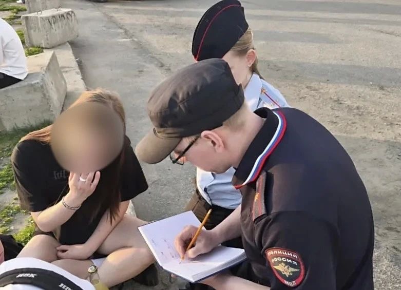 В Сыктывкаре полицейские провели профилактический рейд в местах массового скопления молодежи В Сыктывкаре полицейские провели профилактический рейд в местах массового скопления молодежи