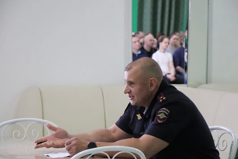 Полицейские Воркуты продолжают проводить профилактические беседы о дистанционном мошенничестве Полицейские Воркуты продолжают проводить профилактические беседы о дистанционном мошенничестве