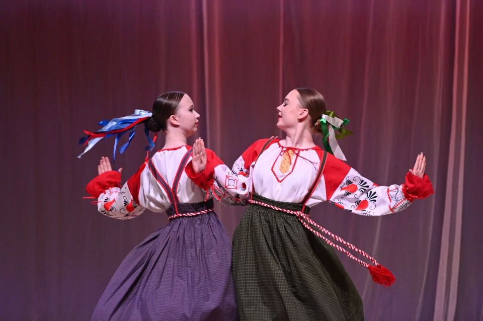 В концертном зале «Сыктывкар» состоялся гала-концерт муниципального конкурса-фестиваля детского и юношеского творчества «Созвездие талантов», посвящённый Году единства народов России и Году села в Республике Коми В концертном зале «Сыктывкар» состоялся гала-концерт муниципального конкурса-фестиваля детского и юношеского творчества «Созвездие талантов», посвящённый Году единства народов России и Году села в Республике Коми